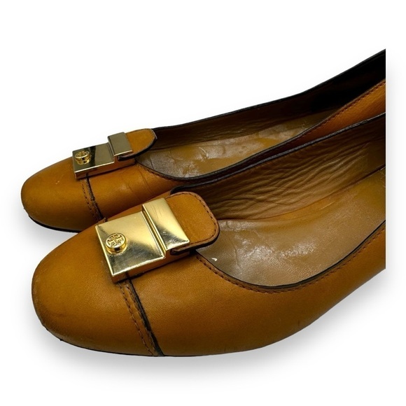 Tory Burch Leather Square Toe Flats w/Brass Detail, Whiskey Tan, Size 8.5M - Picture 3 of 12